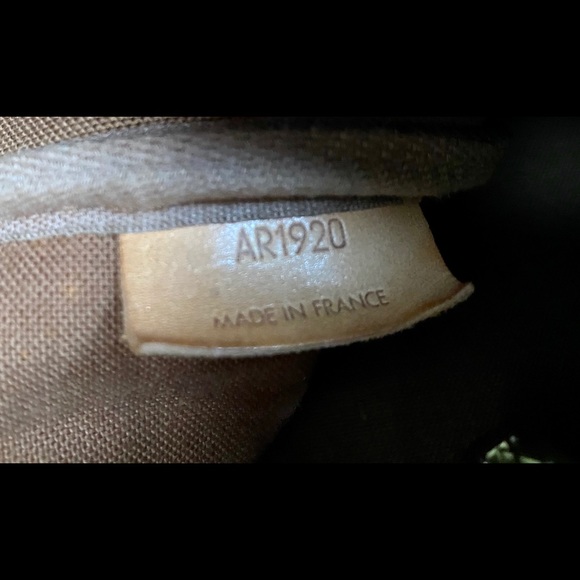 LOUIS VUITTON MESSENGER BAG - Picture 13 of 13